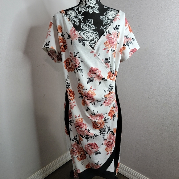 Almost Famous floral dress - Picture 7 of 10